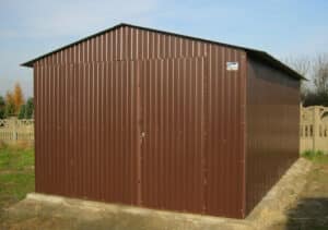 Garaż blaszany 3,5x6 z blachy brązowej.