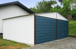Garaż Blaszany Biały 6x5 dwuspadowy dach i bramy uchylne grafit